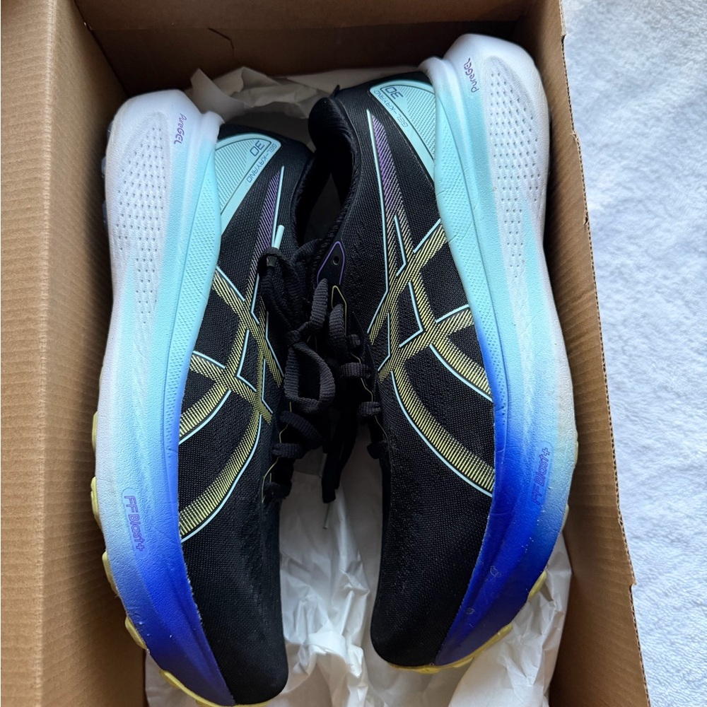 ASICS Women's Black Running Shoe with Blue-Purple Gradient Midsole 9.5 Wide - Picture 4 of 12